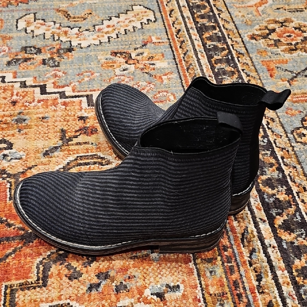 Charleston Shoe Company Liberty Ankle Boots Greet And Black Size 7